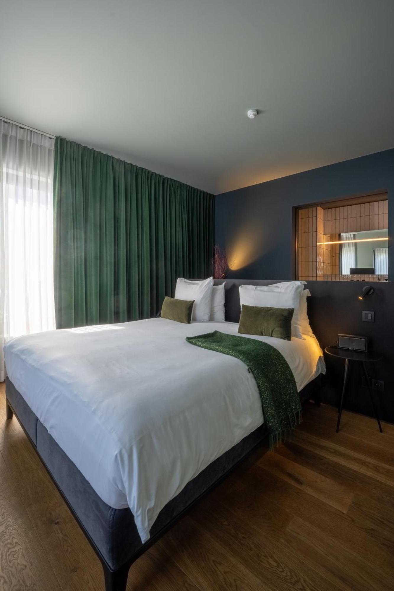 U Eat & Sleep Antwerp Hotel Luaran gambar