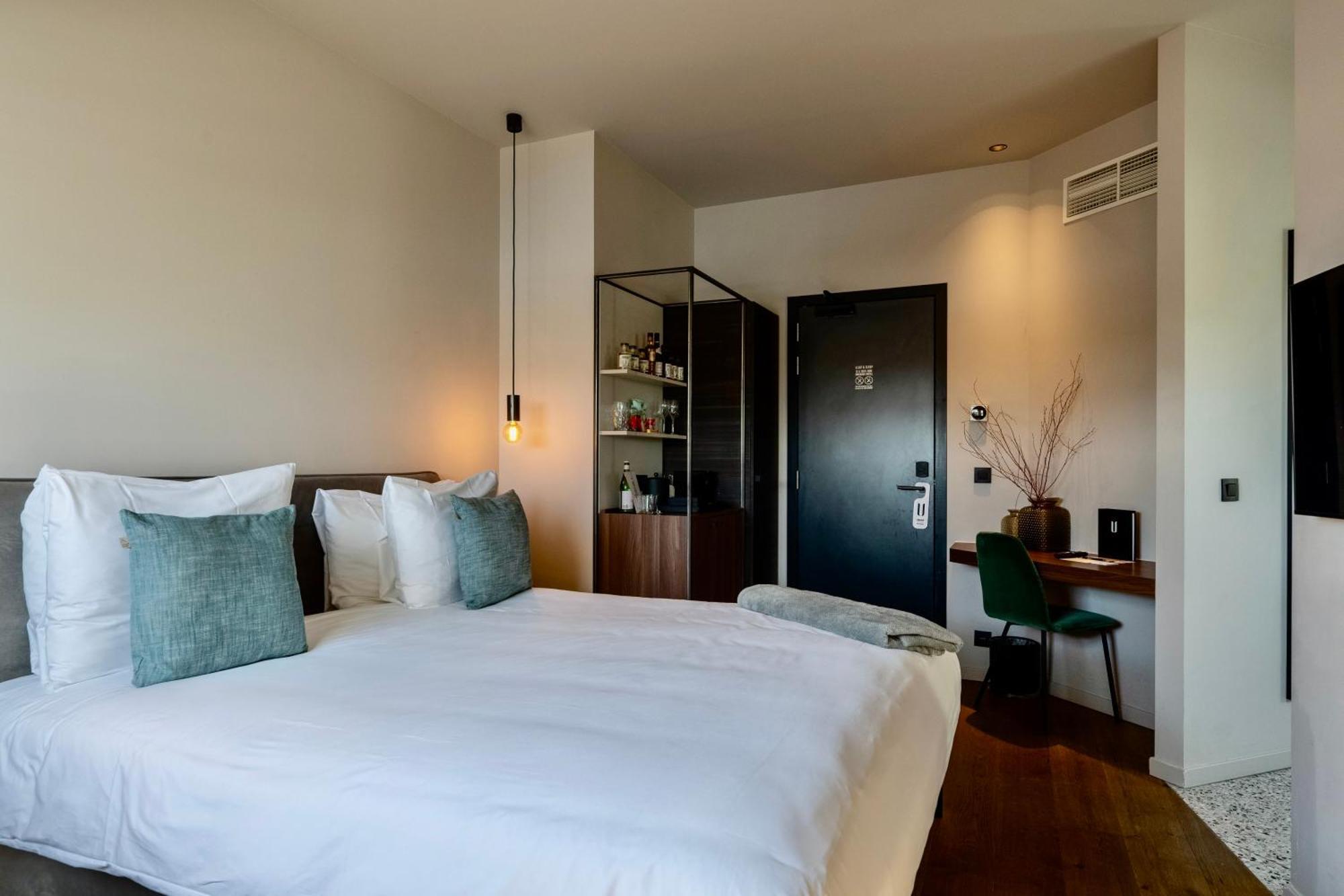 U Eat & Sleep Antwerp Hotel Luaran gambar